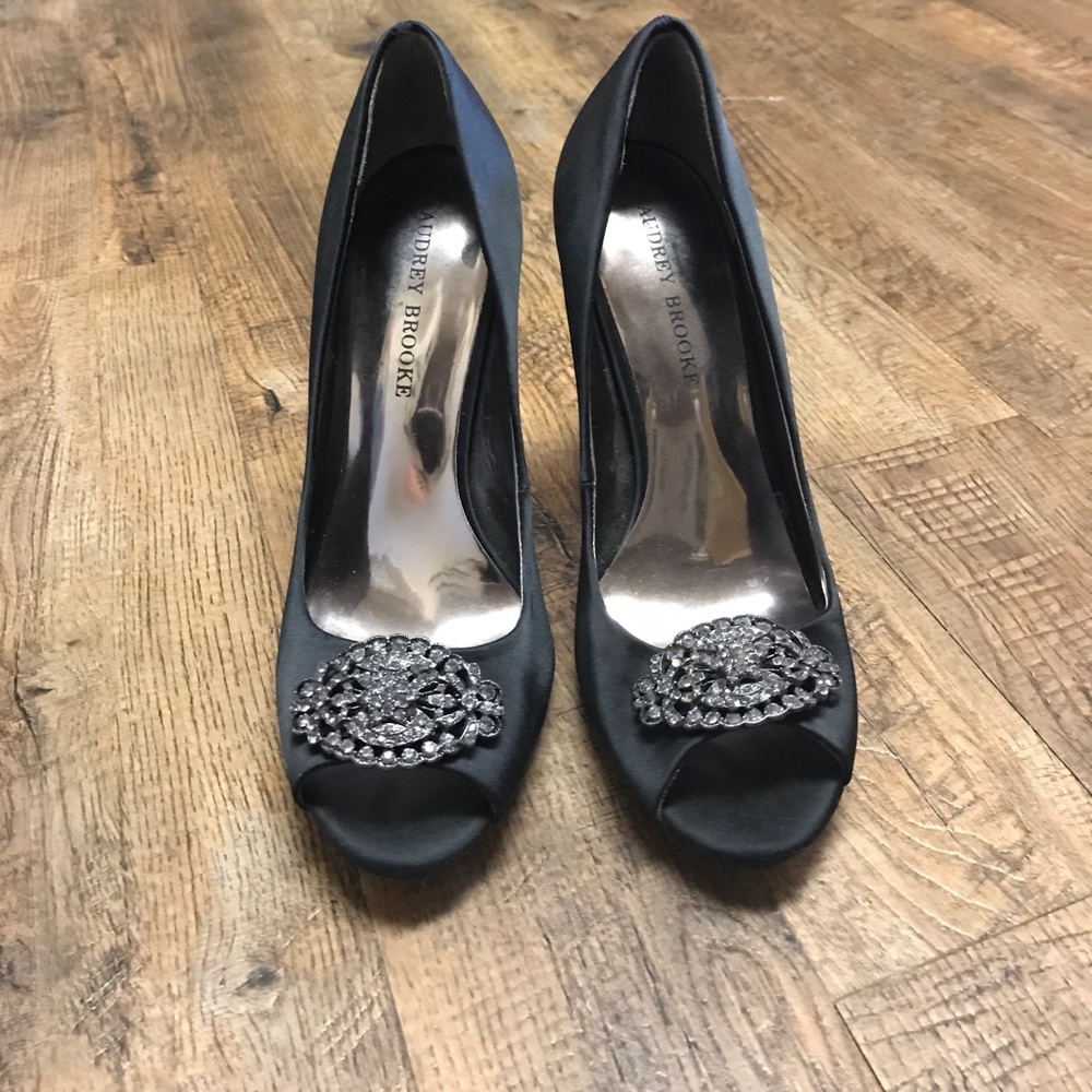 Audrey Brooke Black Embellished Peep Toe Pumps 8.5